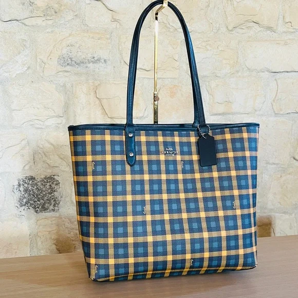 Coach - Picture 5 of 7